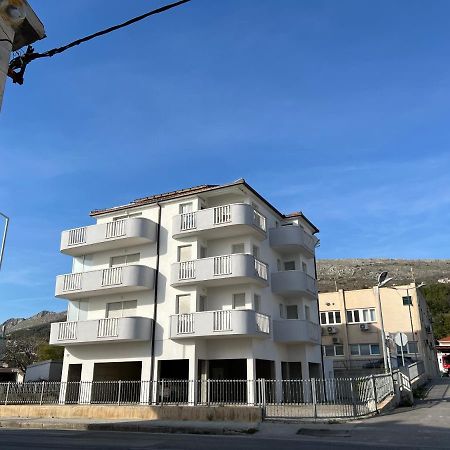 Apartments Lucia ポドストラナ エクステリア 写真