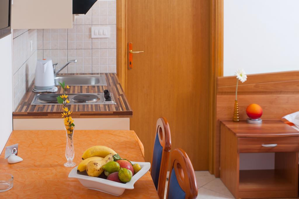 Apartments Lucia ポドストラナ エクステリア 写真